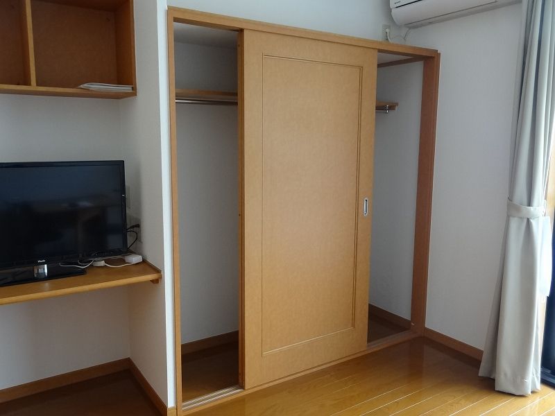 レオパレスラルマン　福岡町 収納