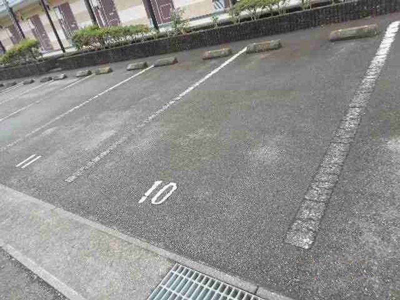 レオパレス宮 駐車場