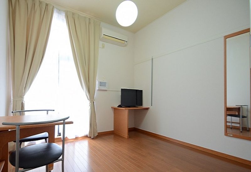 レオパレスルート向山 寝室
