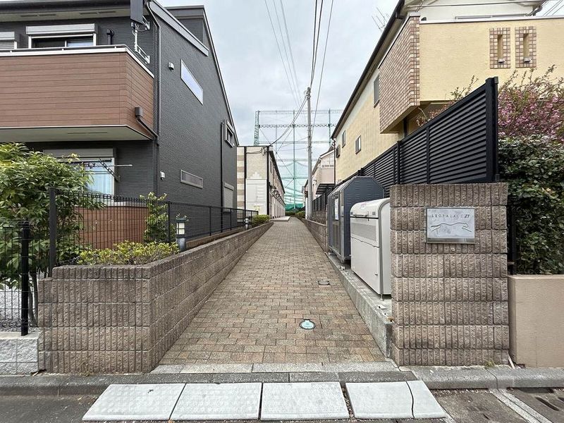 レオパレスもみじ山 エントランス