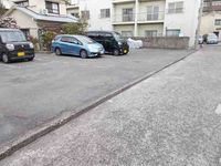 レオパレス西原 駐車場