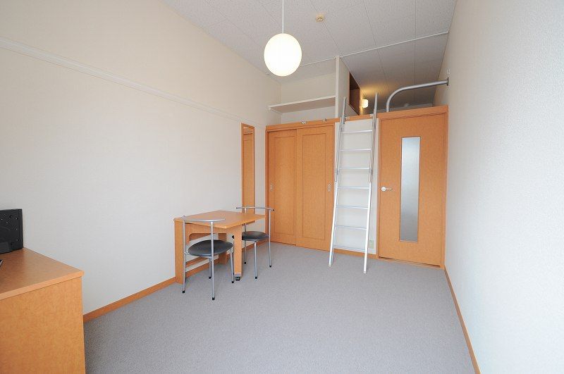 レオパレスｍｉｏ　ｐｏｓｔｏ 居間