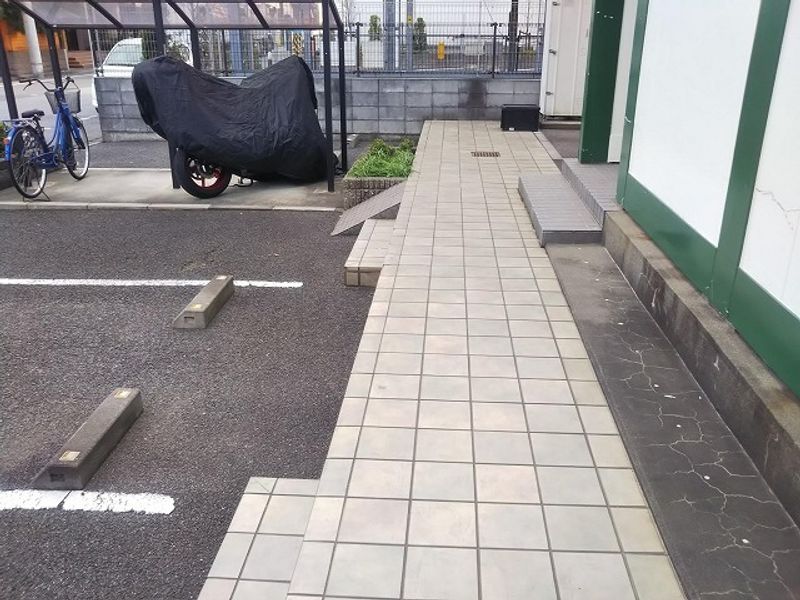 レオパレスベルポート エントランス
