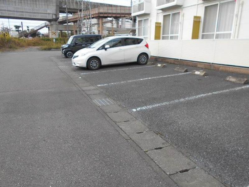 レオパレスヴァンテージ 駐車場