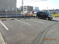 レオパレスクレール 駐車場