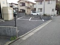 レオパレス松並 駐車場
