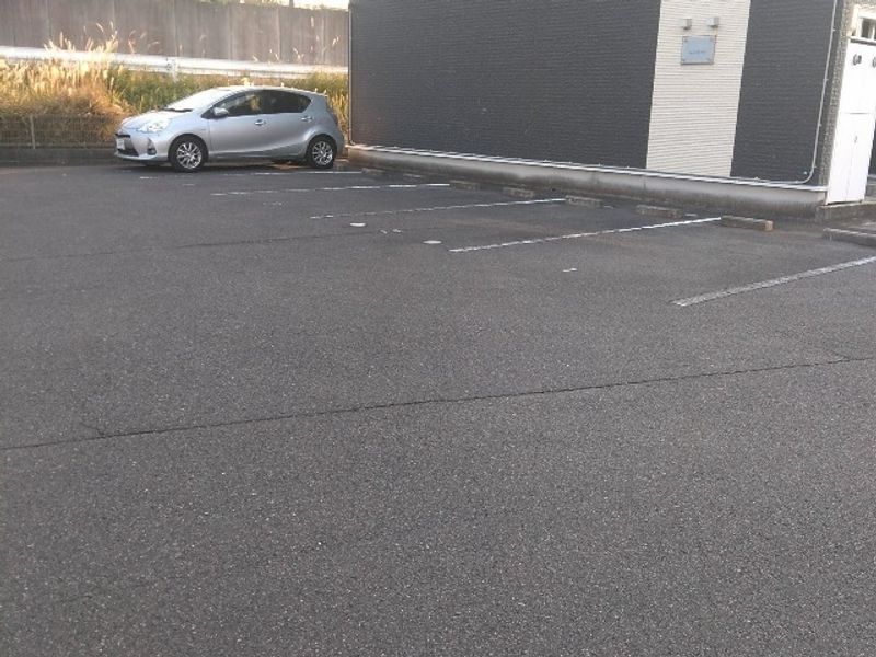 レオネクストプレルーディウム 駐車場