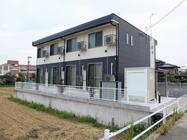 Bên ngoài LEONEXT First S