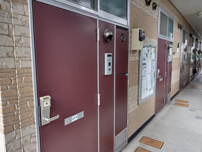 レオパレスプリマベーラ 玄関