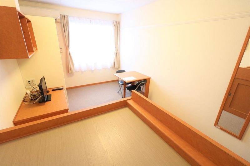 レオパレスナイズ紫竹 居間