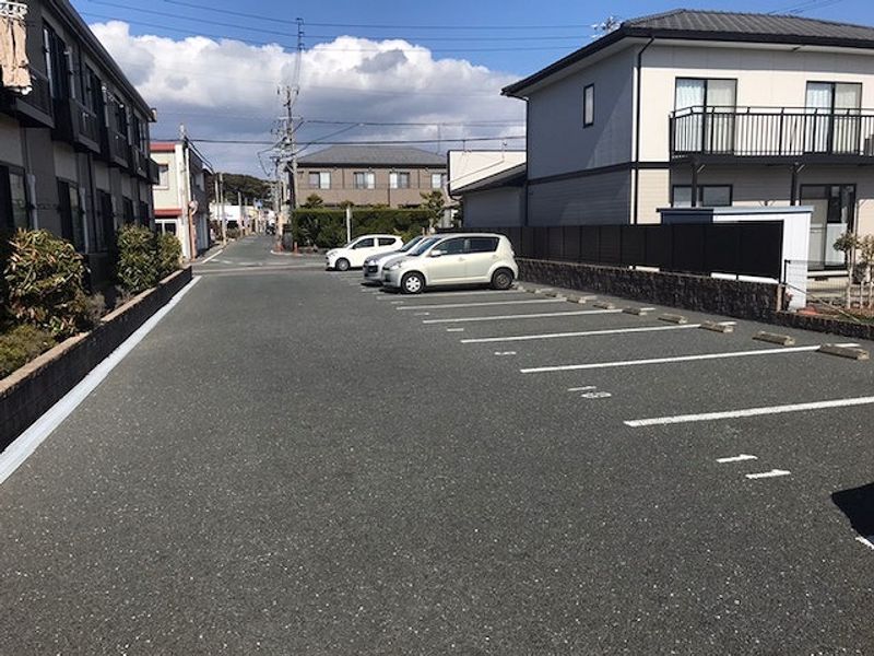 レオパレスミラフェリーチェ 駐車場