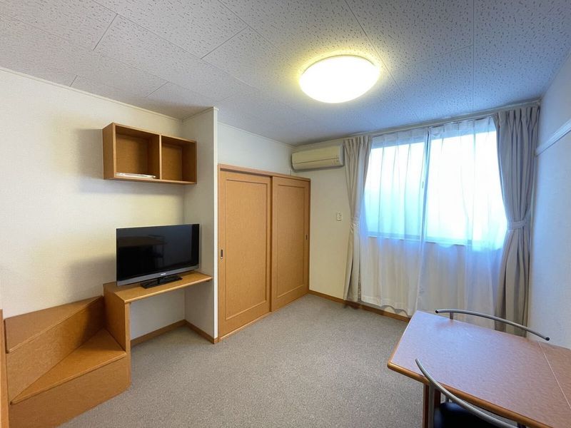 レオパレスアドリッグ 居間