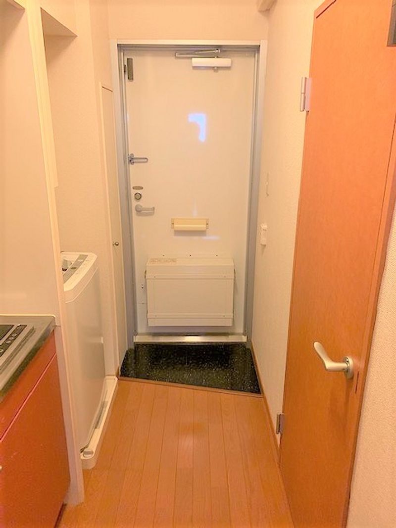 レオパレス昴 玄関