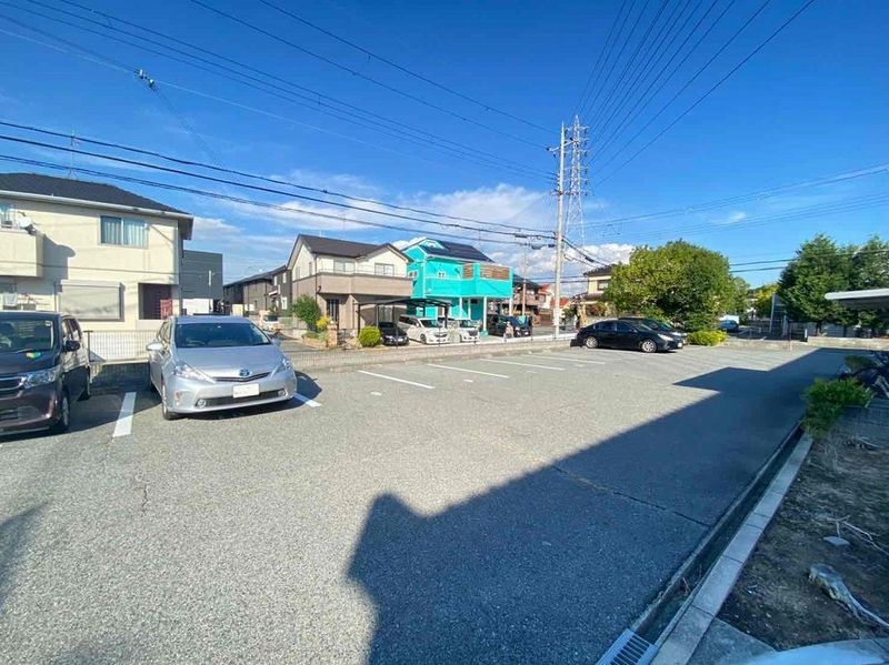 レオパレスラダックＡ 駐車場
