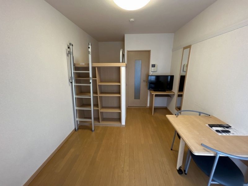 レオパレスアピラ 居間