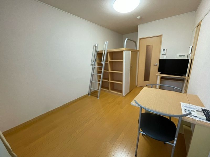 レオパレス甲府塩部 居間