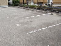 レオパレス歌の森 駐車場