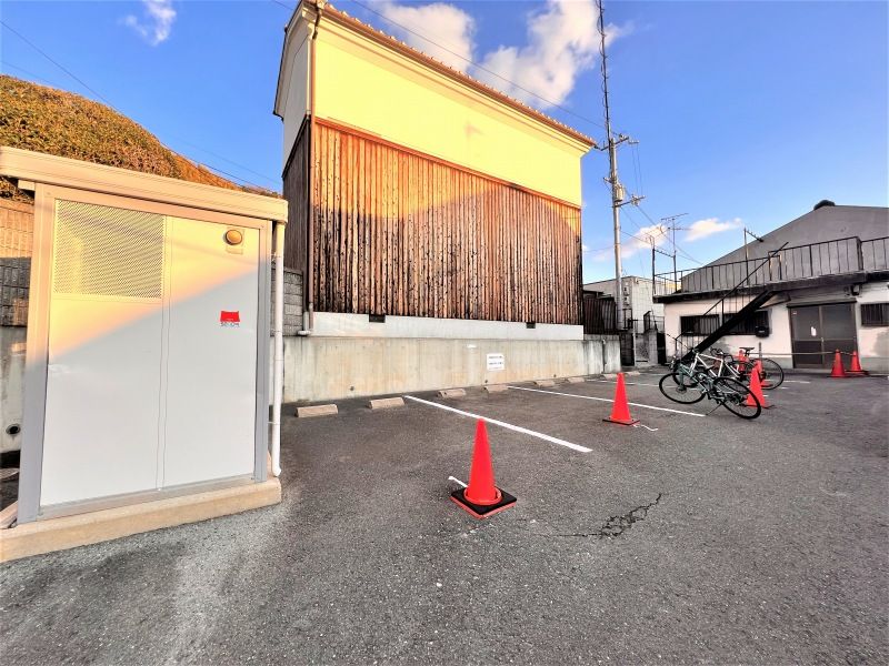 レオパレス中垣内 駐車場