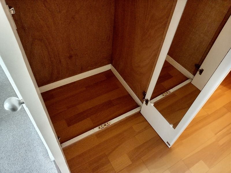 レオパレスツインズ加島弐番館 収納