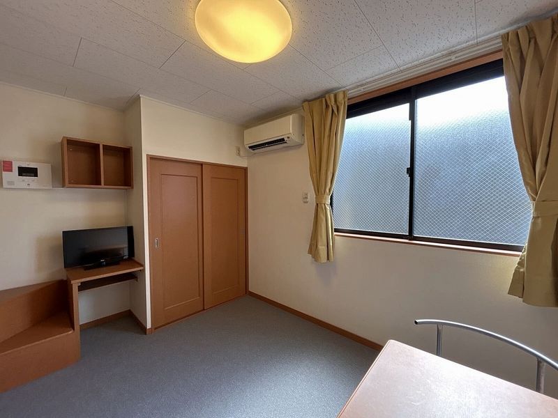 レオパレスパステロ 居間