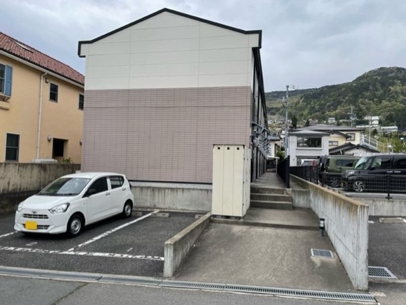 レオパレスレジデンス上松 外観