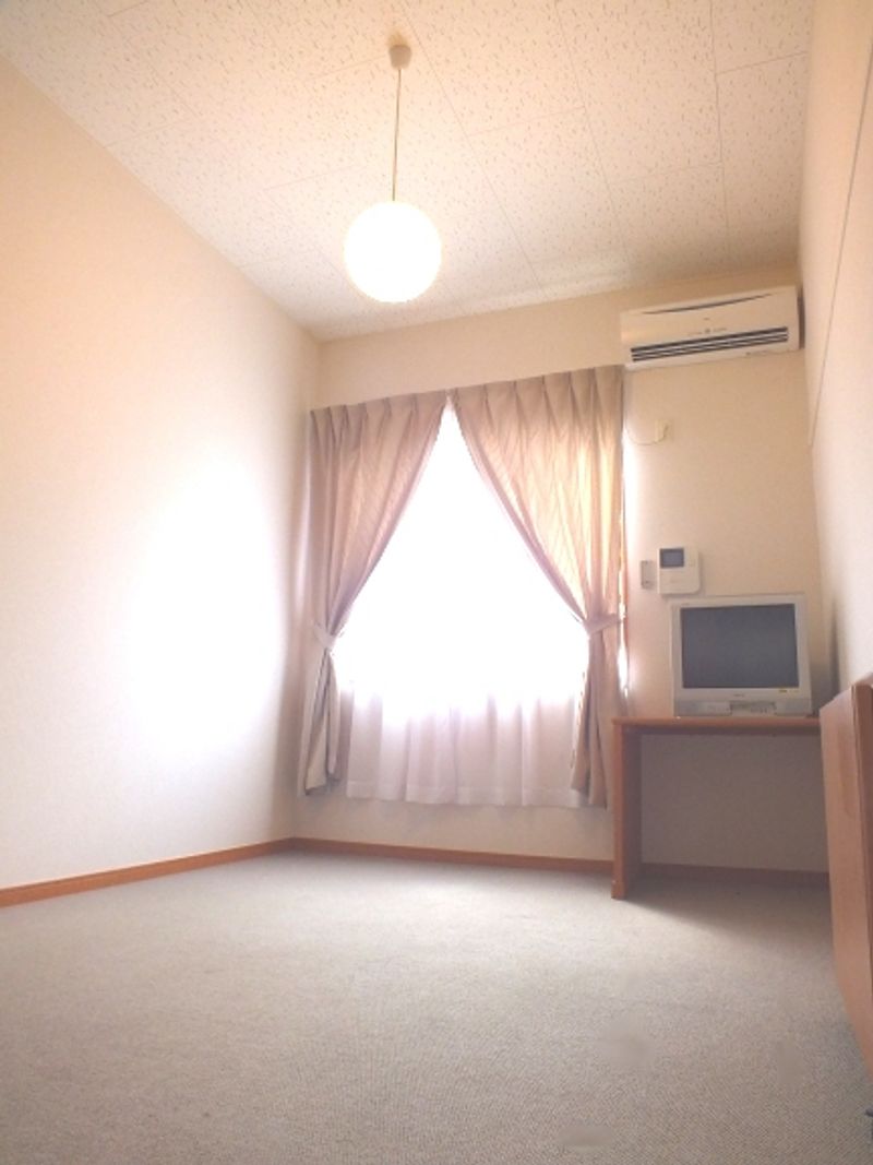 レオパレスハーモニー 居間