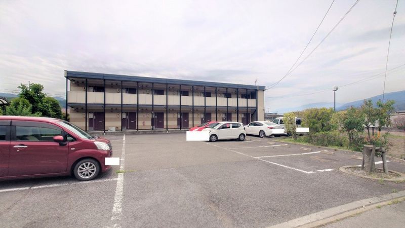 レオパレスたつの 駐車場