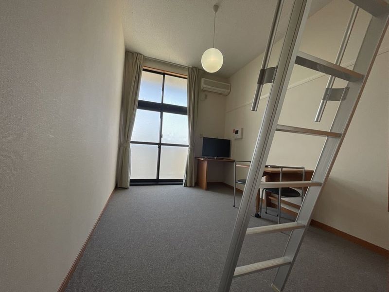 レオパレスネスト中百舌鳥 居間