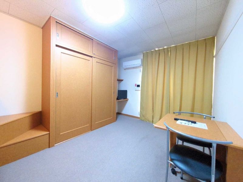 レオパレスデンファレ花田 居間