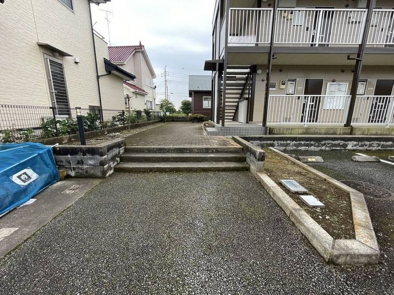 レオパレスフラワーヒル花山 エントランス