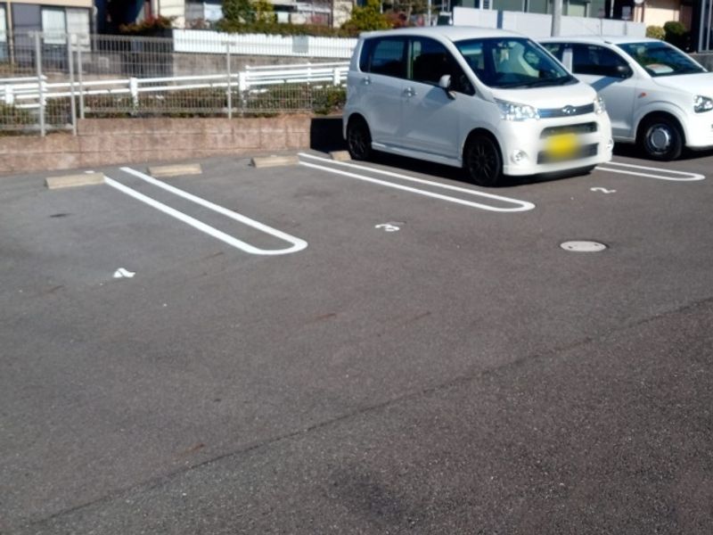 レオパレスオーロ　フォレスタ 駐車場