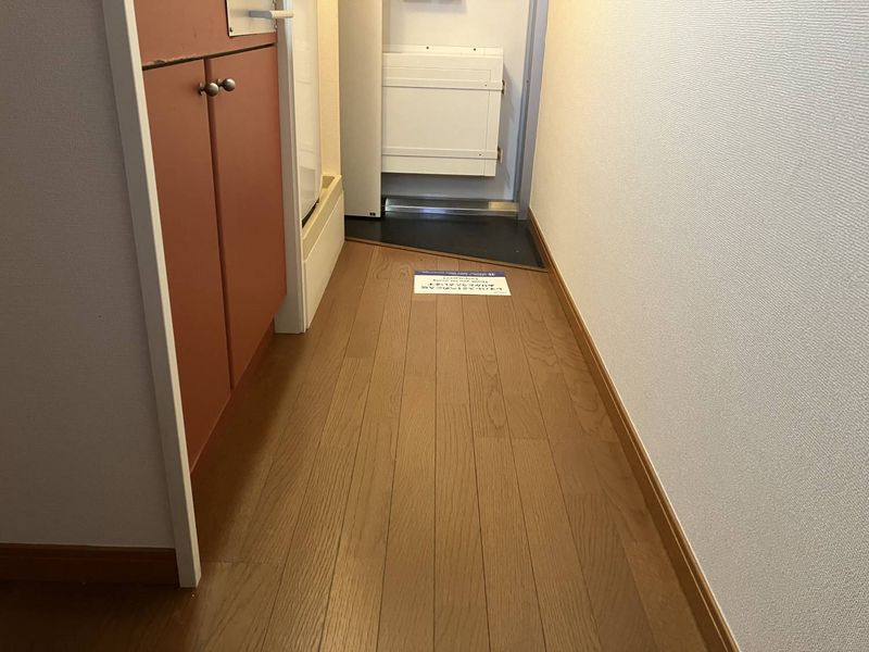 レオパレスアルシオネ飛路 玄関