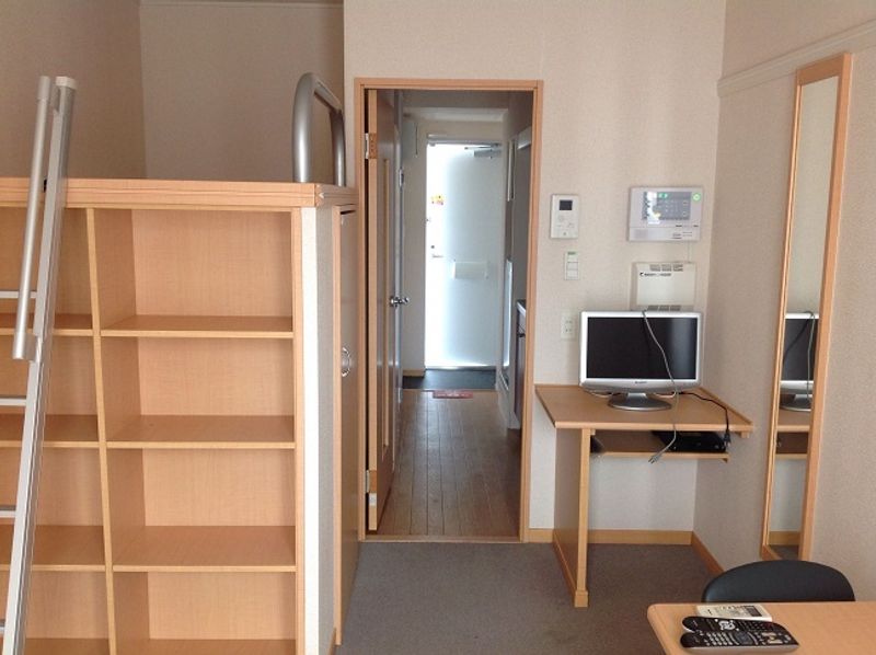 レオパレスクイーンハイツ小山 玄関