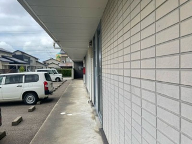 レオパレス華 エントランス