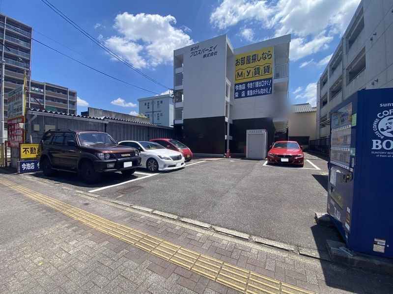 レオパレスみつば 駐車場