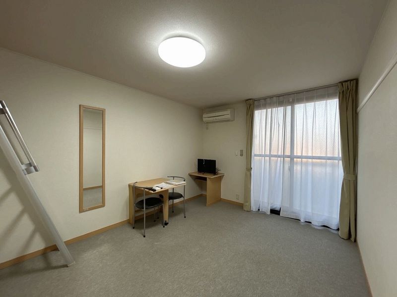レオパレスボヌール　ドゥマン 居間