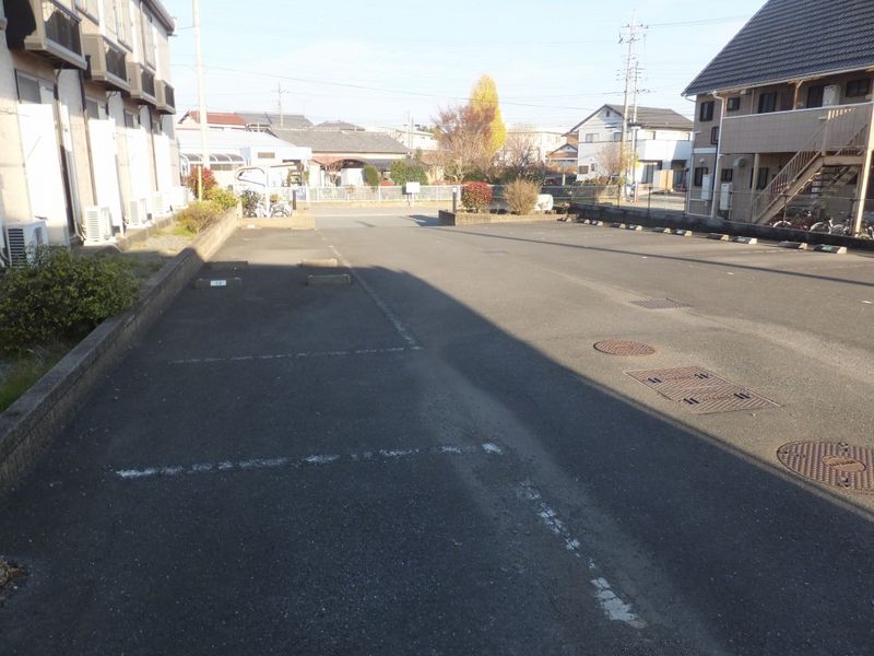 レオパレスアピオス 駐車場