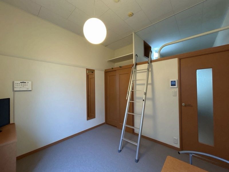 レオパレスボヌール 居間