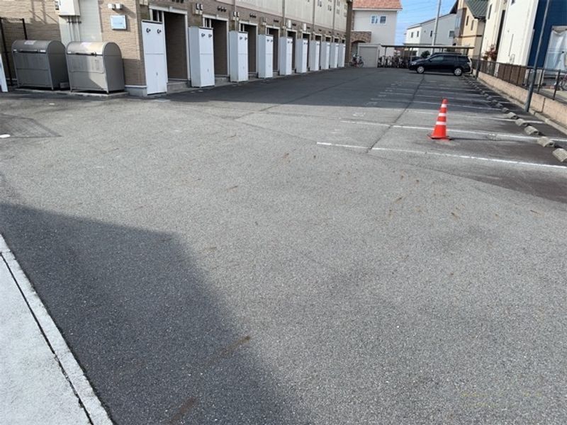 レオネクストラフィーネ加東 駐車場