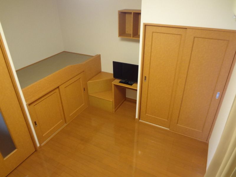 レオパレス栄町 居間