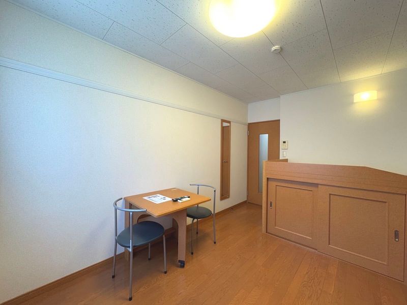 レオパレス柏田 居間