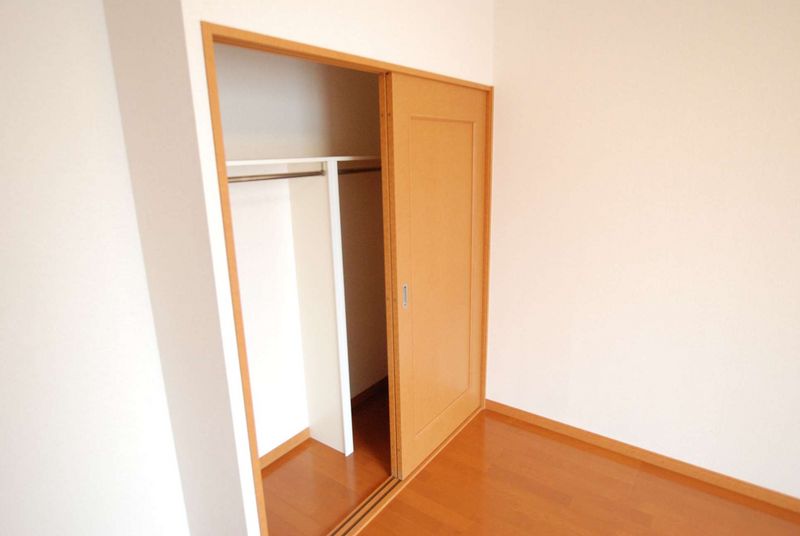 レオパレストシミ 収納
