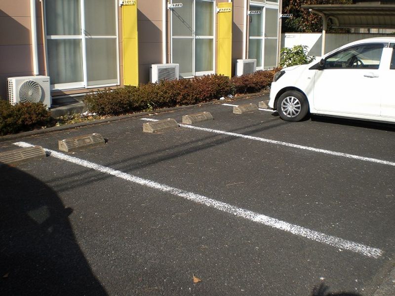レオパレスルナシャイン 駐車場