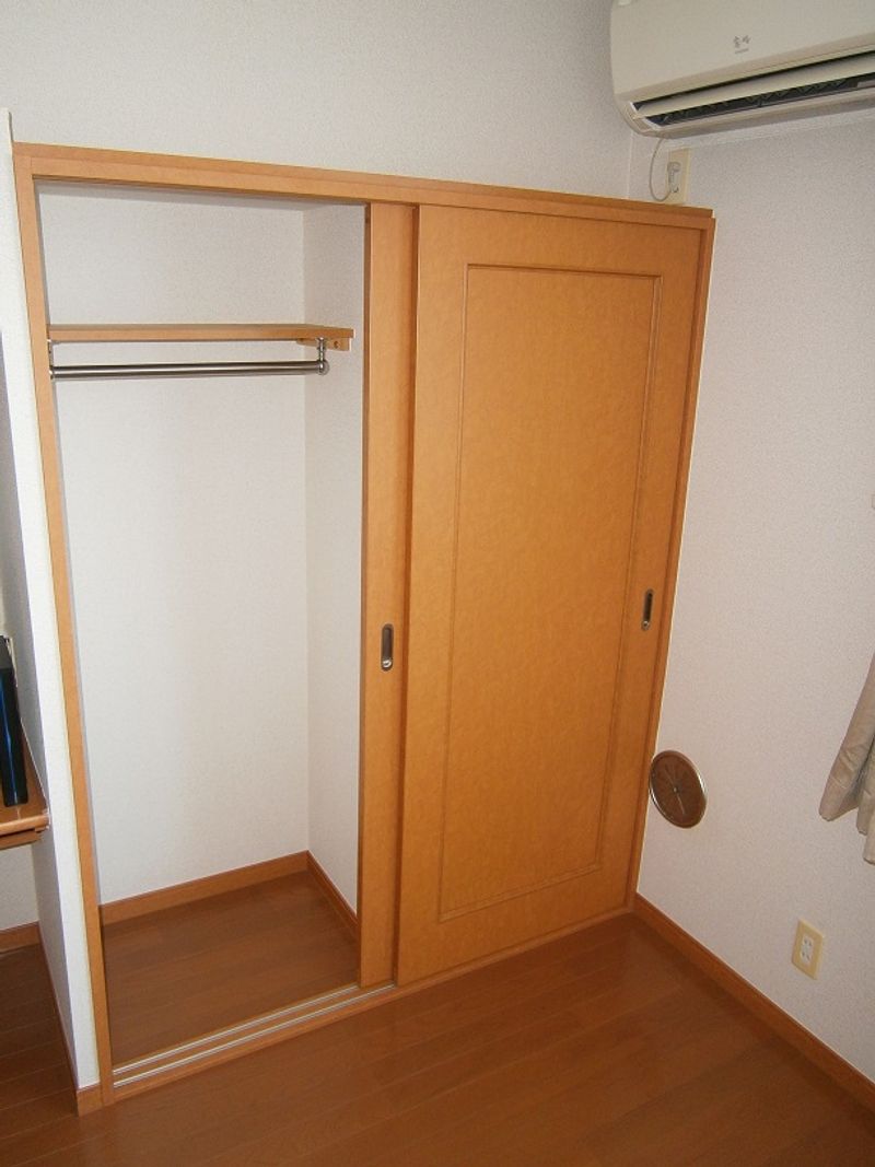 レオパレスサントル 収納