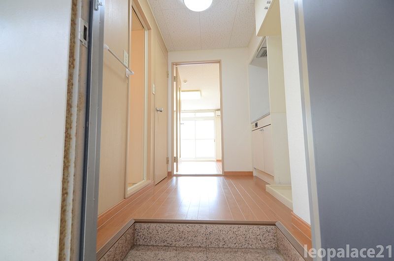 レオパレス喜多荘 玄関