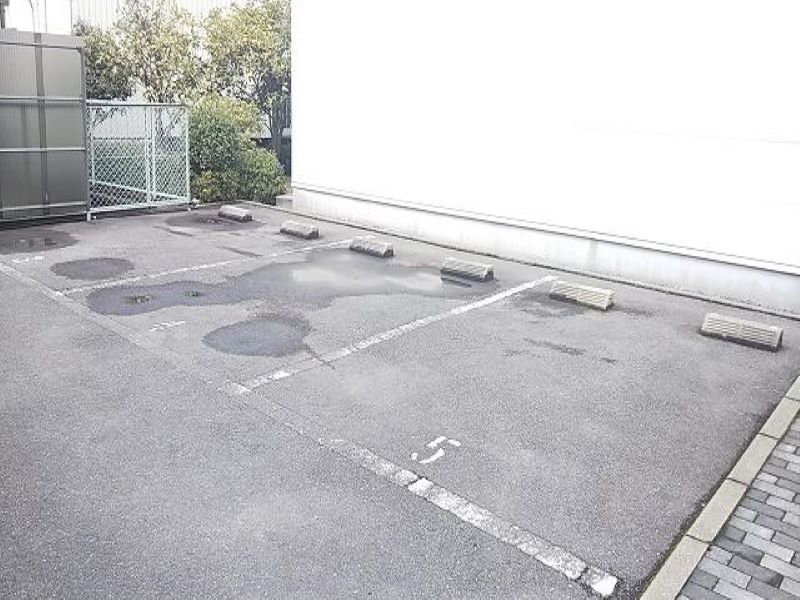 leopalace R210 Parking lot