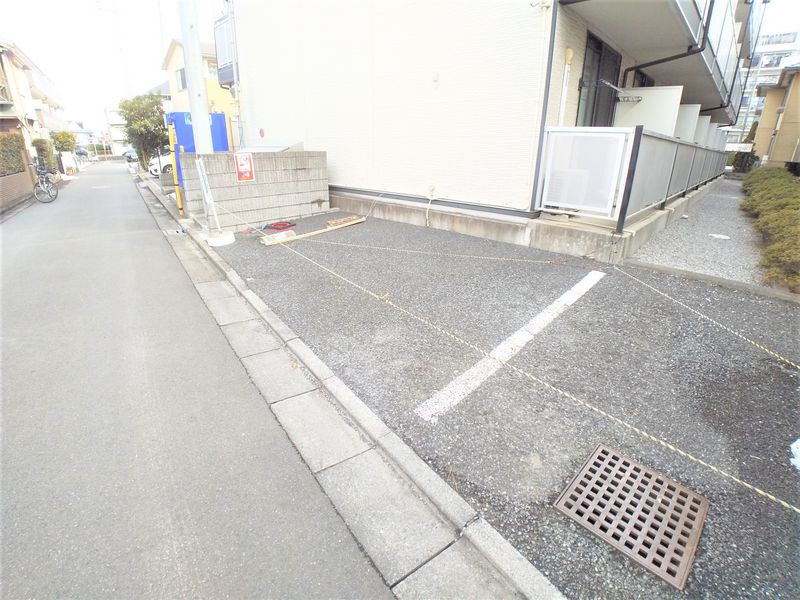 レオパレスヴァンメルベーユ 駐車場