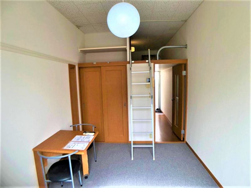 レオパレスアリーナ 居間