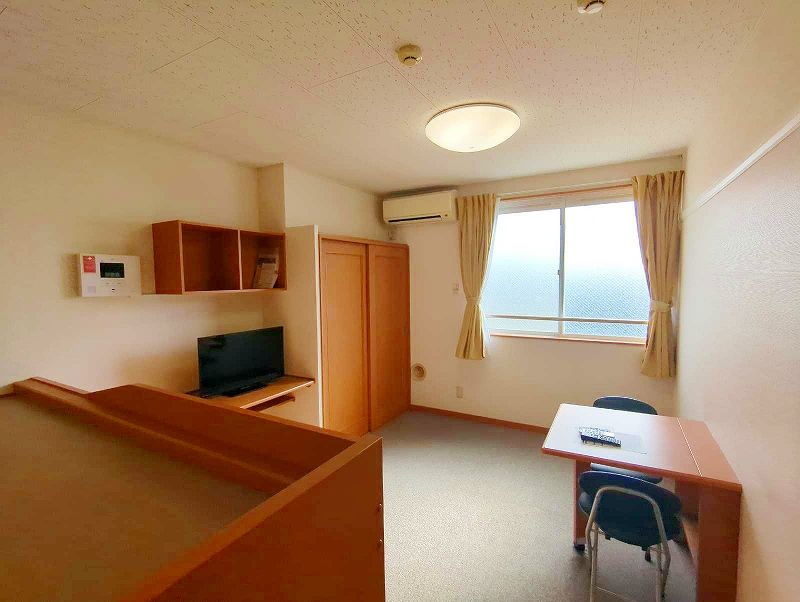 レオパレスメイプルコートⅠ号館 居間