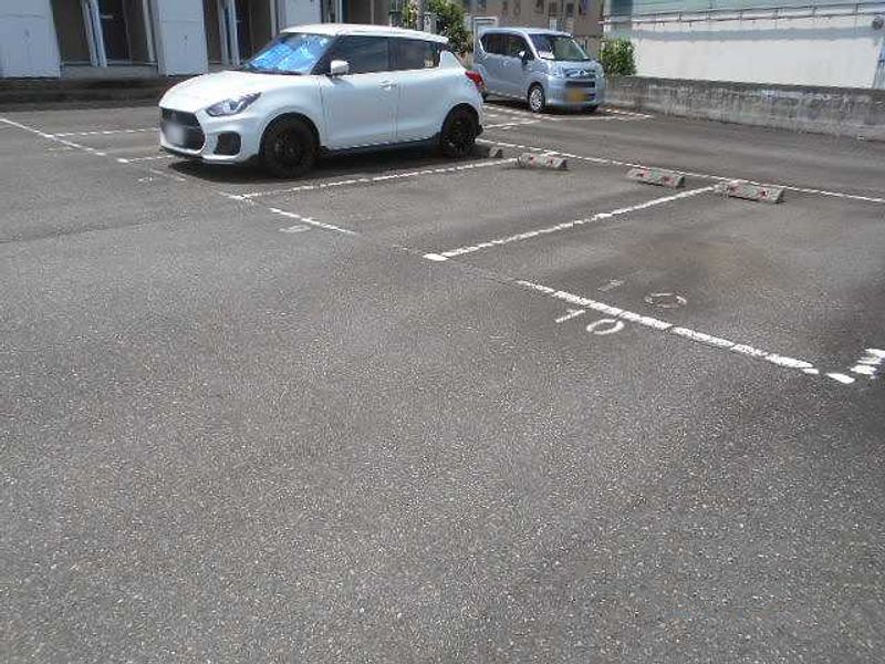 レオネクストヴィーブル 駐車場
